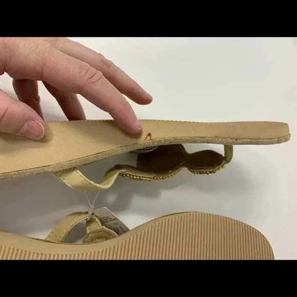 MIXIT Womens 9 Tan Faux Pearl Gold Jewel Detail Thong Sandals Slides NEW NWT - Picture 6 of 7